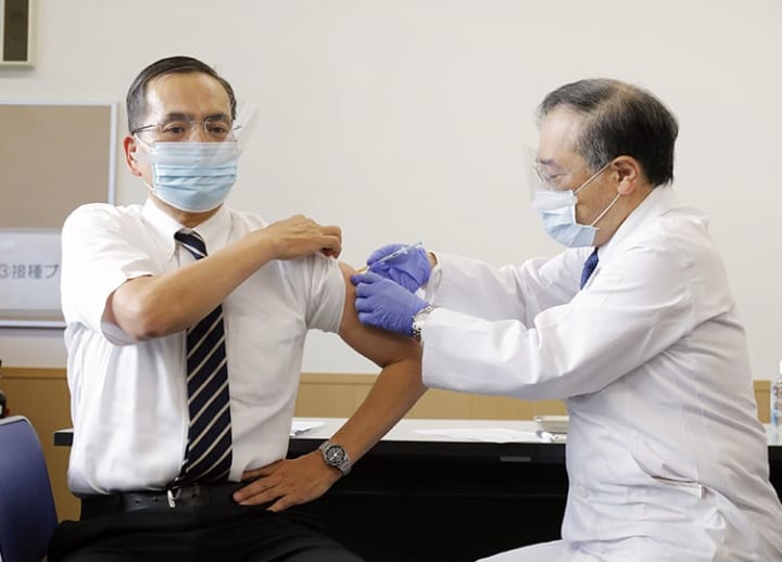 Japan gives first COVID-19 vaccines to health workers