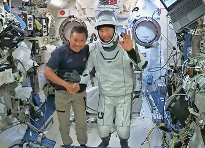 Noguchi and NASA crew return to Earth in SpaceX capsule
