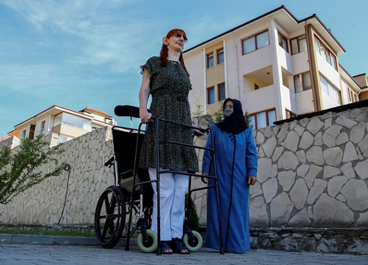 World’s tallest woman says it’s OK to stand out: ‘Accept yourself as who you are’