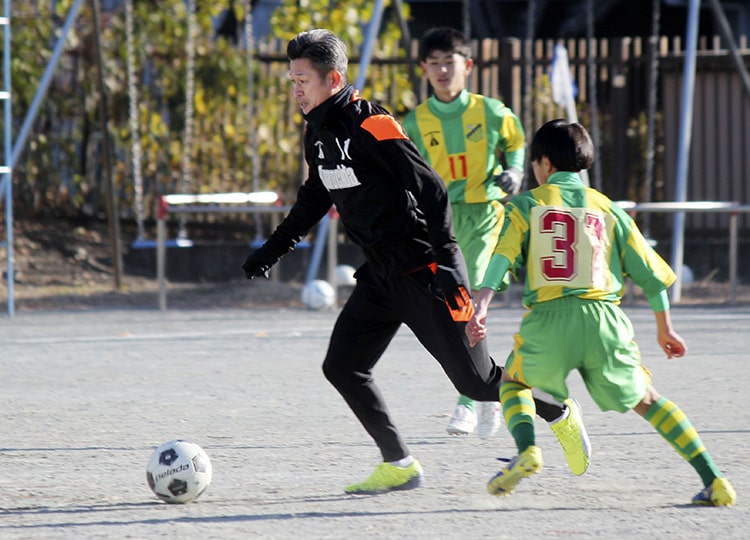 1月2日、幼少期に所属していたチームのミニゲームに参加した三浦知良