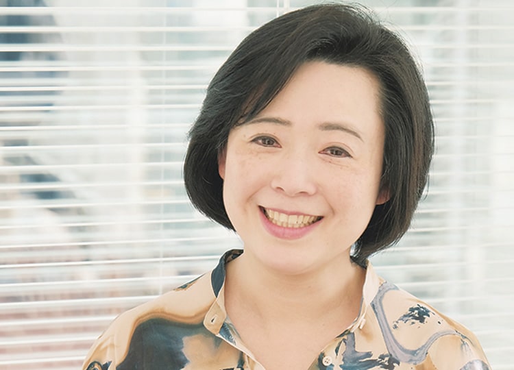 NHK出版で英語講座のテキストを編集する奥村奈美子さん