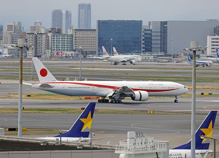 A government plane carrying Ukrainian evacuees to Japan arrives at Haneda Airport in Tokyo on April 5.