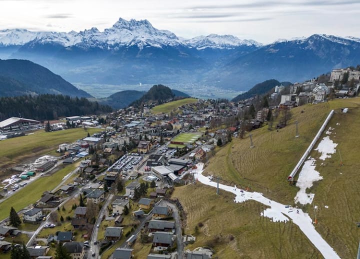 Snowless slopes spoil holiday skiing in Switzerland as temperatures rise