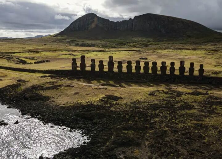 New statue found in dry lake at the center of a volcanic crater on Easter Island