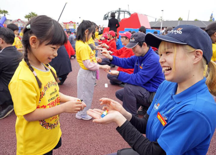 Lego Minifigure swap in Nagoya recognized as largest in world by Guinness