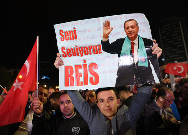 ﻿Turkey faces election runoff, with Erdogan seen holding the momentum