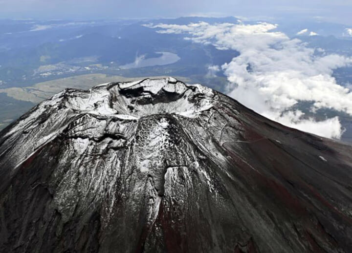 First snowfall of season seen on Mount Fuji, but five days later than last year