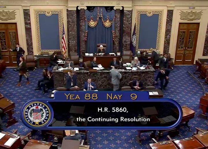 ﻿US Congress averts government shutdown, passing stopgap bill without Ukraine aid
