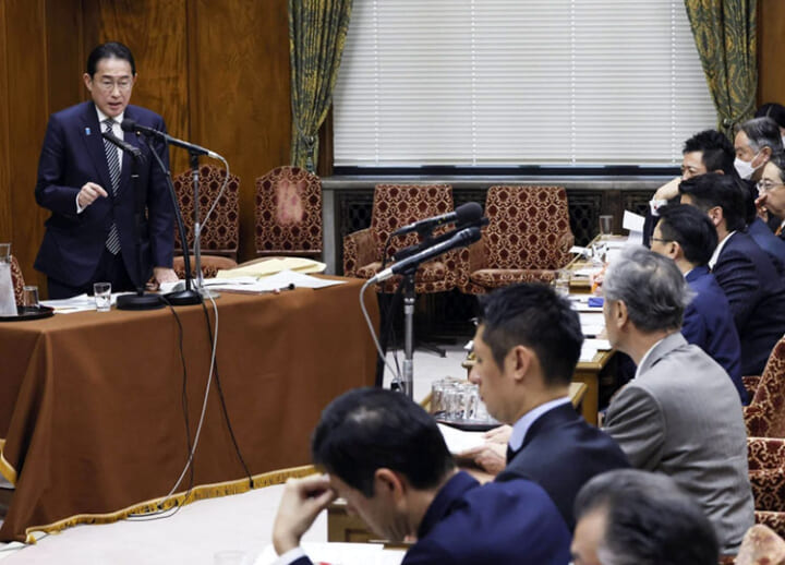 Kishida apologizes over slush funds scandal at ethics committee meeting