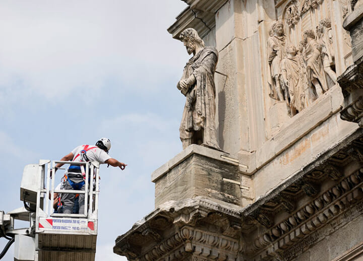 Workers secure Rome’s ancient Constantine Arch after it was hit by lightning