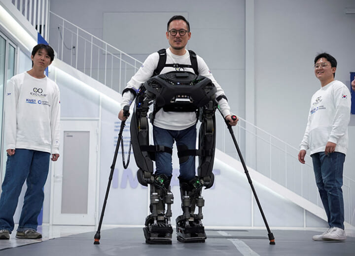 South Korean team develops powered exoskeleton that helps paraplegics walk