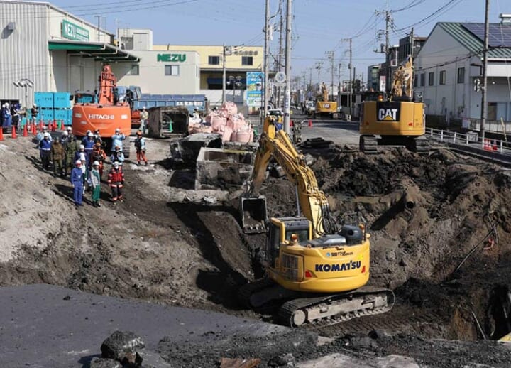 ﻿Massive sinkhole engulfs truck in Saitama; driver yet to be rescued after a week